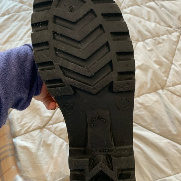 Burberry rain boots - Picture 6 of 11